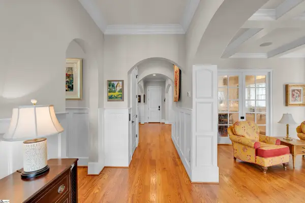 705 E Mcbee Avenue, Greenville, SC 29601