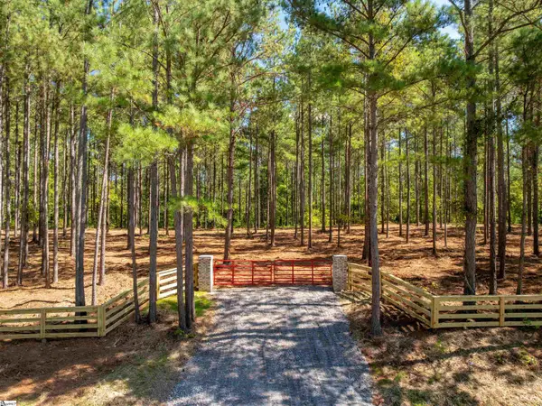 04 Oak Hill Road, Belton, SC 29627