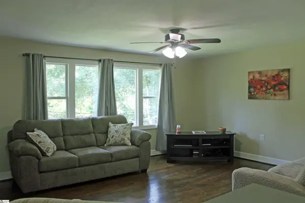 1117 Farrs Bridge Road, Greenville, SC 29611-6609