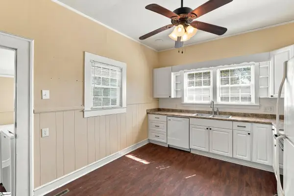 105 S 6th Street, Easley, SC 29640