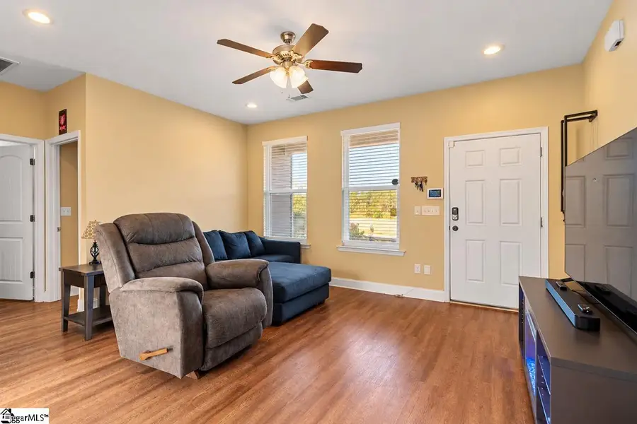 807 Chase Avenue, Greenwood, SC 29648 - #2