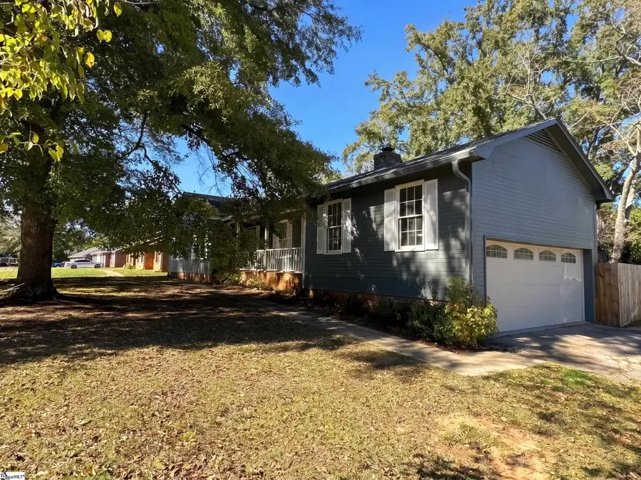 207 Laurelwood Drive, Boiling Springs, SC 29316 - #2