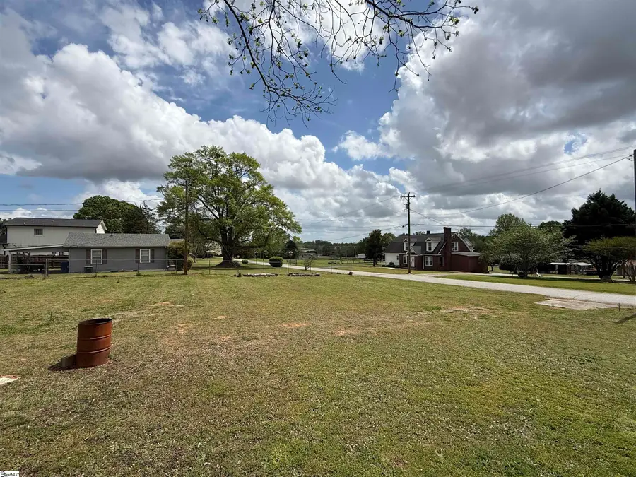 211 Pine Street, Reidville, SC 29375 - #3