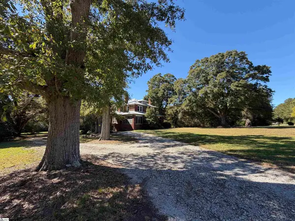 9102 Old Laurens Road, Gray Court, SC 29645