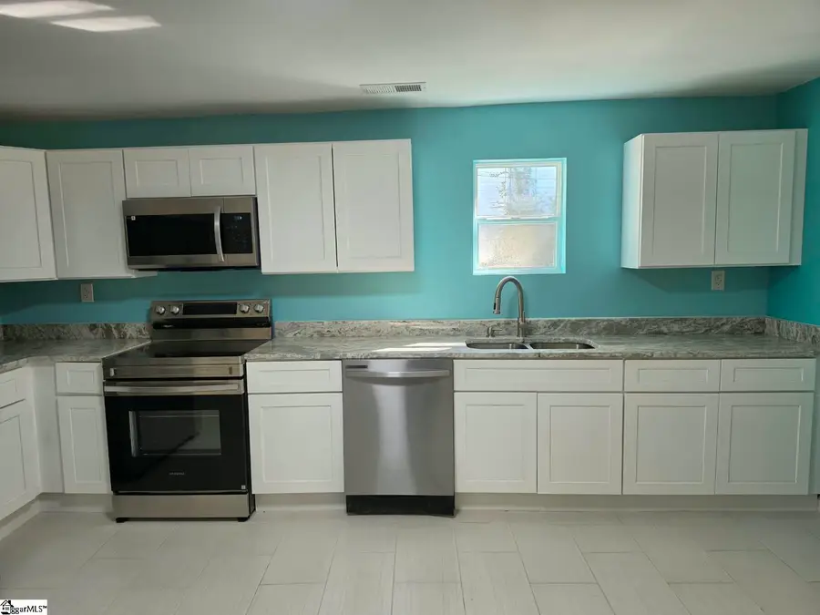 112 Downs Street, Laurens, SC 29360 - #3