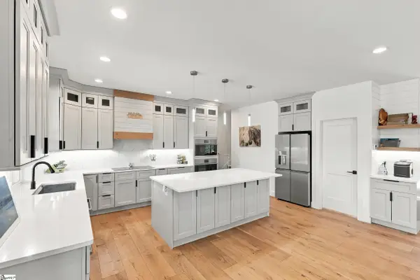 5655 Henderson Hill Road, Chesnee, SC 29323