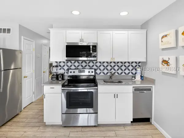 40 Folly Field Road #B215, Hilton Head Island, SC 29928