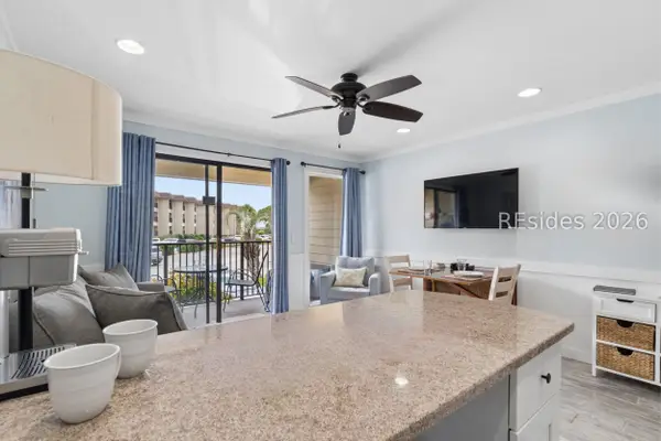 40 Folly Field Road #B102, Hilton Head Island, SC 29928