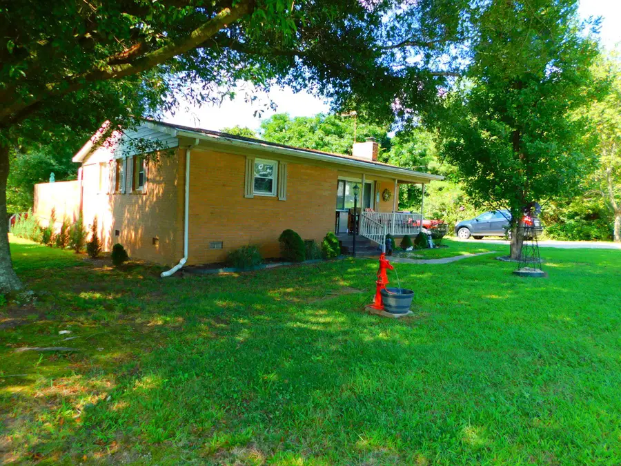 169 Youngs Dr, Blacksburg, SC 29702 - Image #2