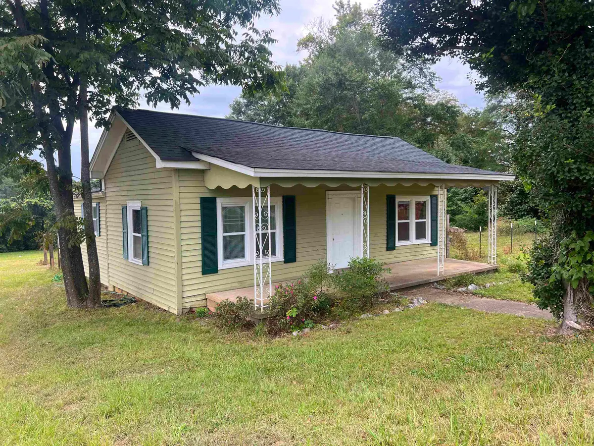 209 N Howard Ave, Landrum, SC 29356 - Image #1