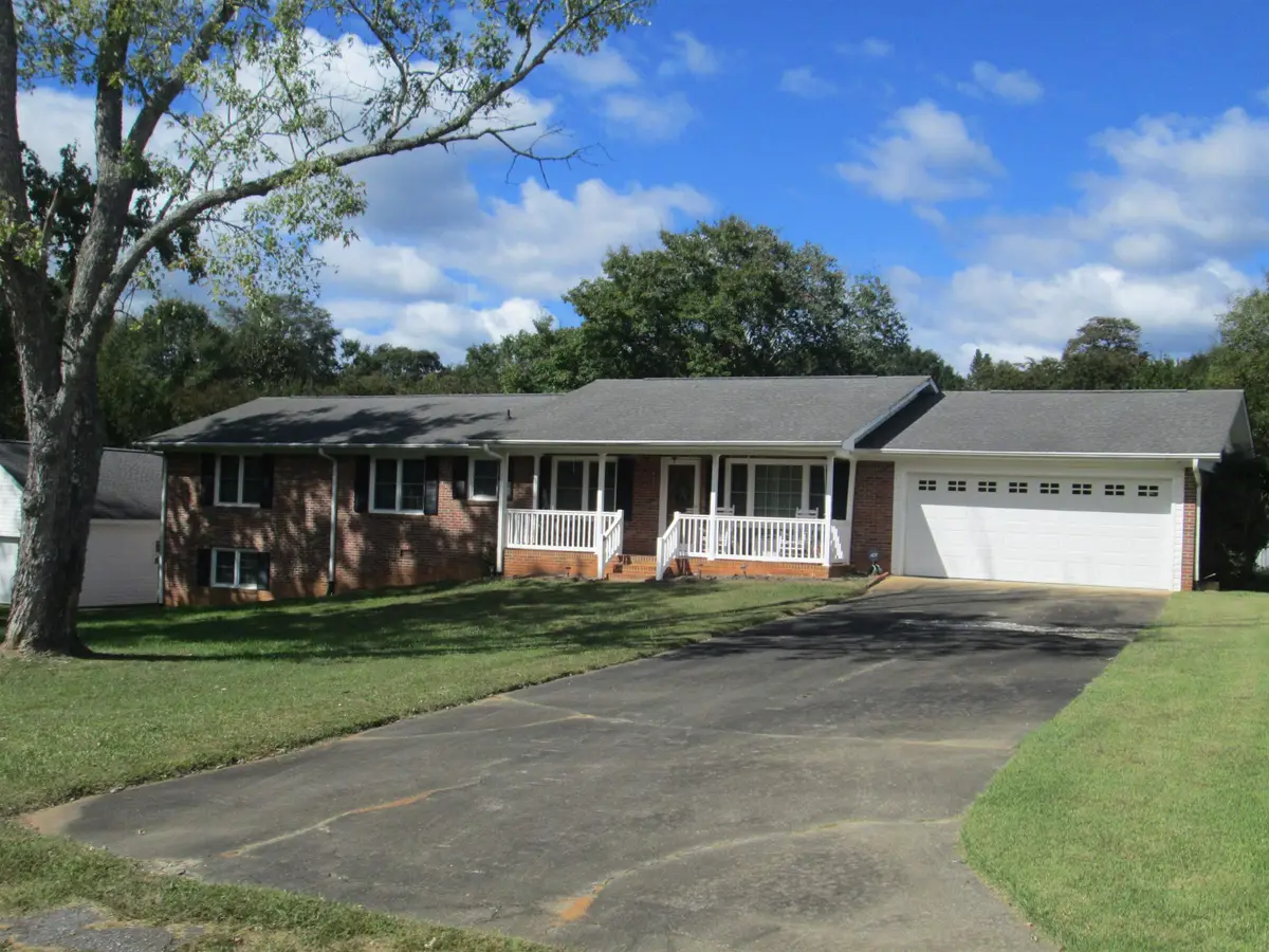 102 W Bridges Street, Landrum, SC 29356 - Image #1