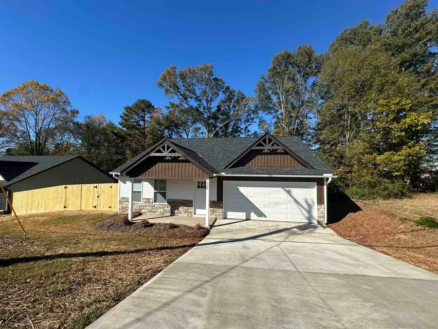 136 Dendy Drive, Wellford, SC 29385 - Image #2