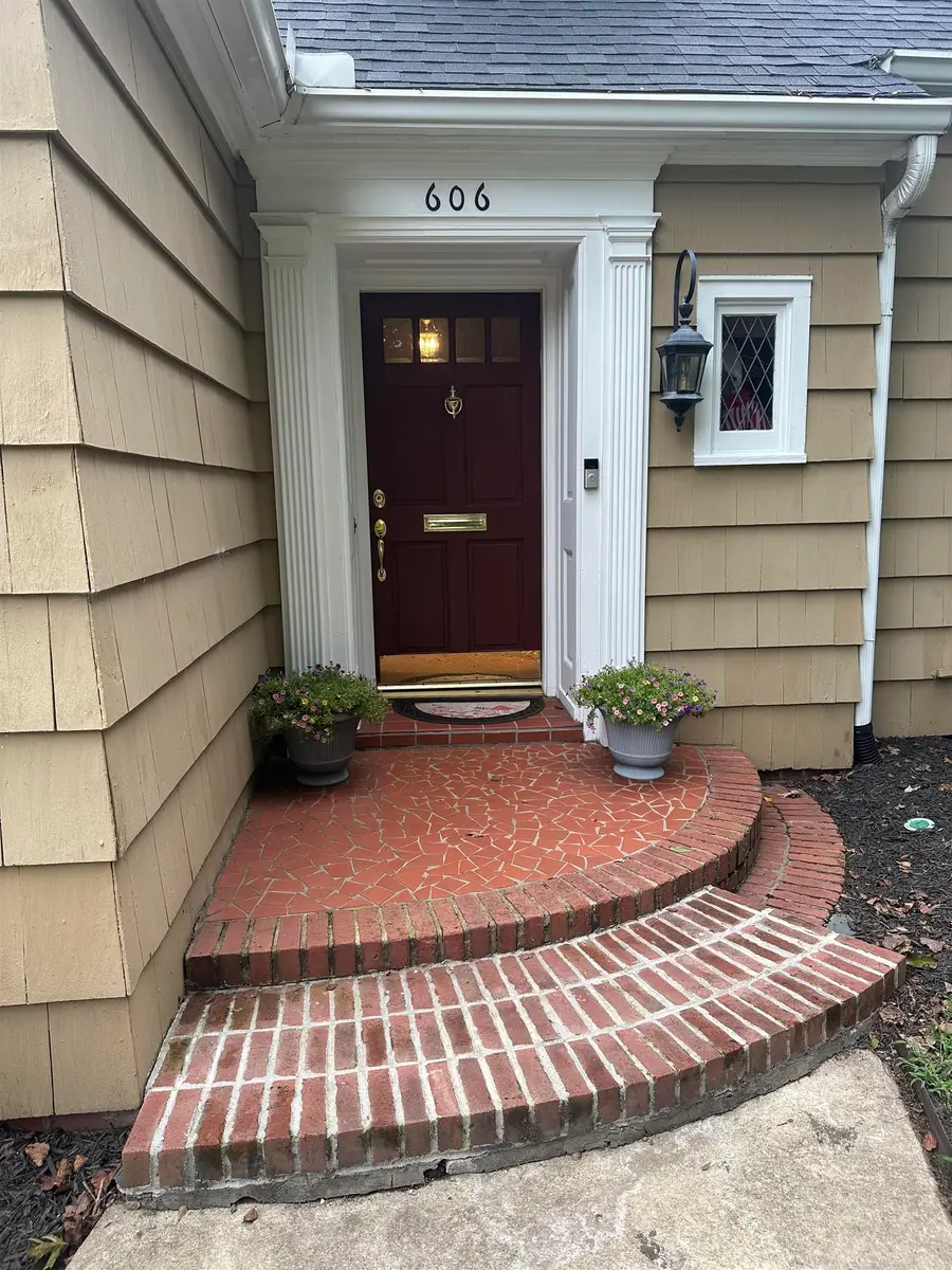 606 S Limestone St, Gaffney, SC 29340 - Image #2