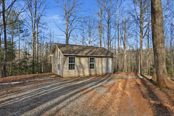 831 Neighborhood Road, Wellford, SC 29385