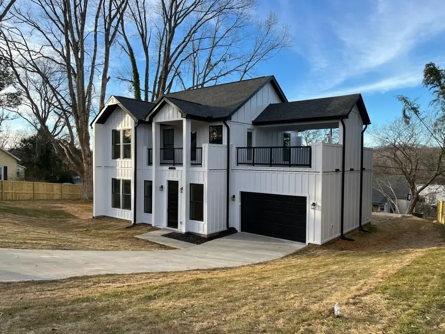 202 Pine Street, Easley, SC 29640 - #2