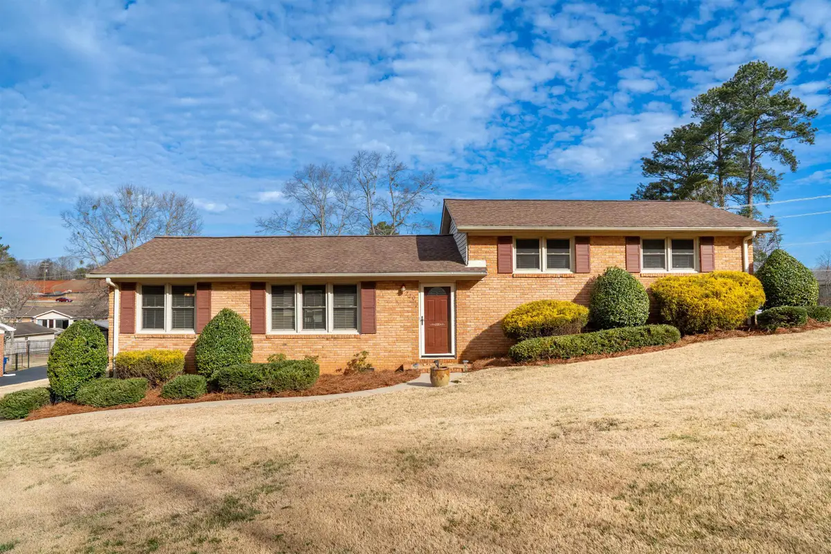 220 Fairhill Dr, Wellford, SC 29385 - #1