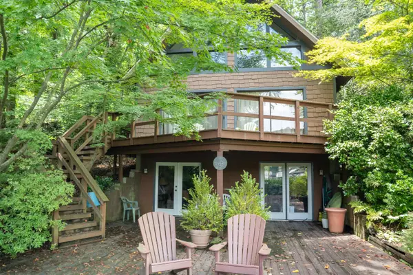 1516 W Lakeshore Drive, Landrum, SC 29356