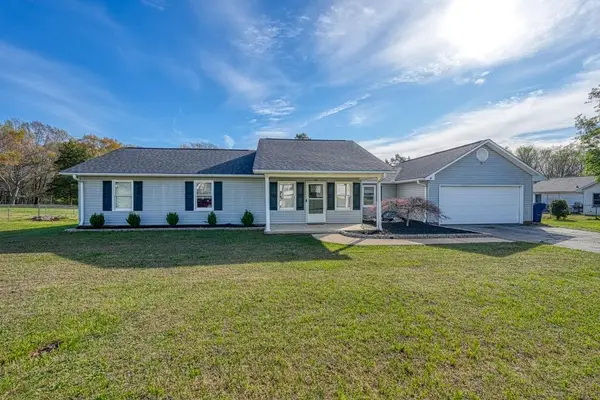 102 Stoneledge Drive, Woodruff, SC 29388