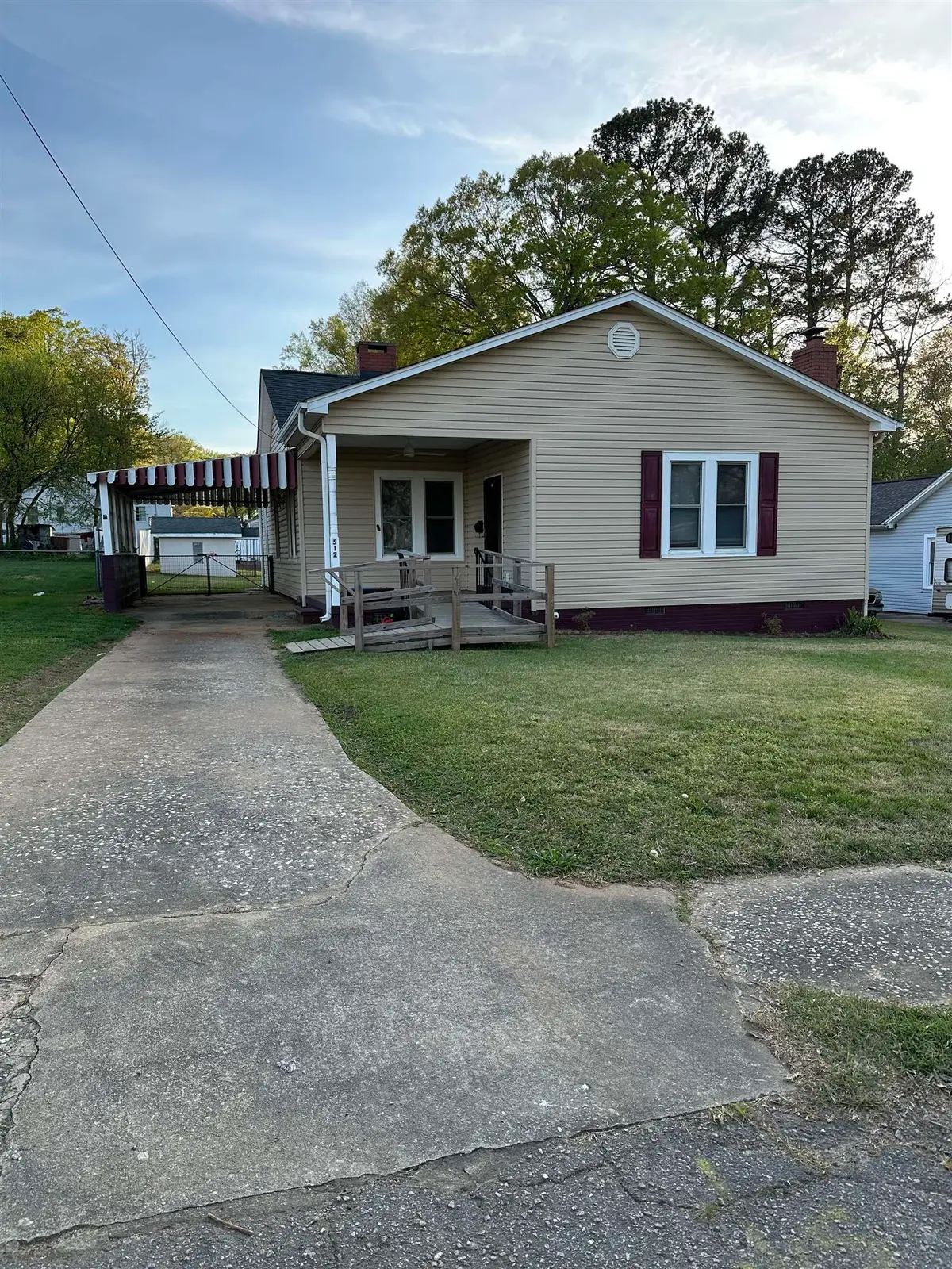 512 E Jefferies Street, Gaffney, SC 29340 - #1