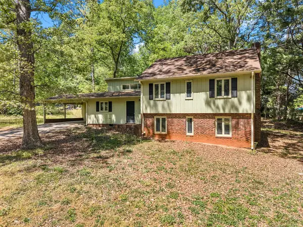 102 Clark Hill Dr, Inman, SC 29349