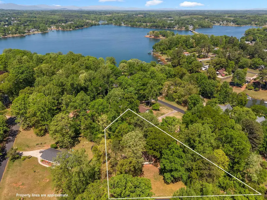 102 Clark Hill Dr, Inman, SC 29349 - #2