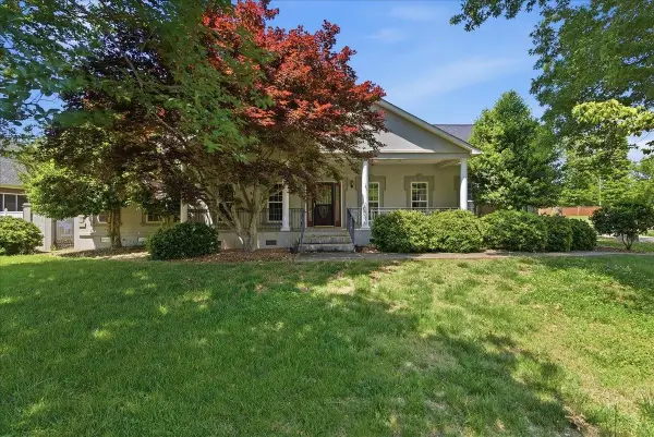 212 Watersedge Drive, Boiling Springs, SC 29316