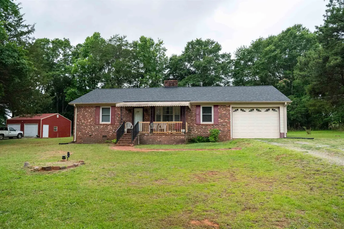 710 Neighborhood Rd, Wellford, SC 29385 - #1