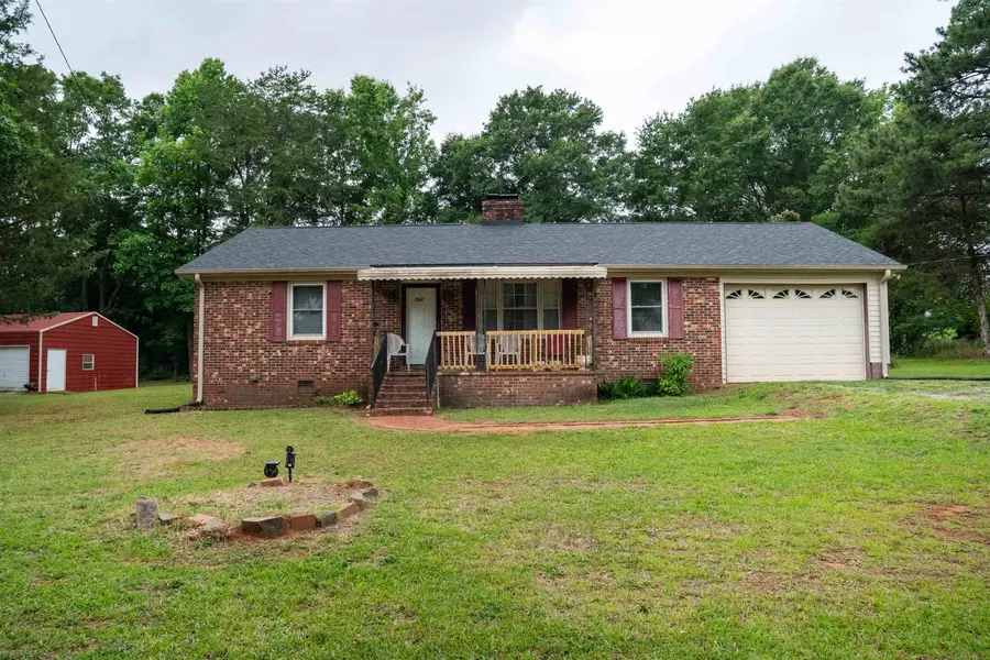 710 Neighborhood Rd, Wellford, SC 29385 - #2