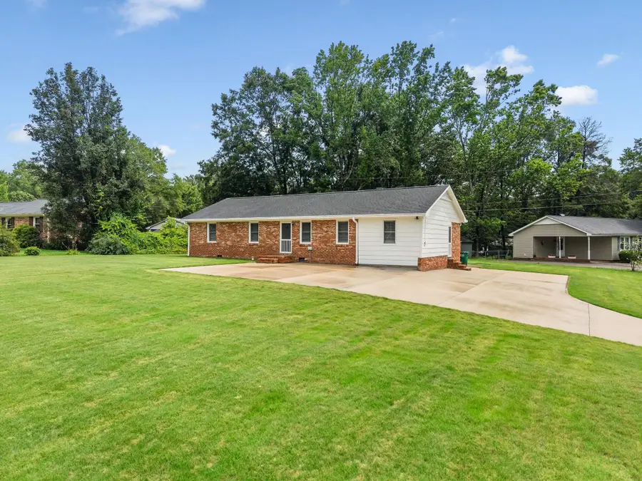 175 Foster St, Cowpens, SC 29330 - #3