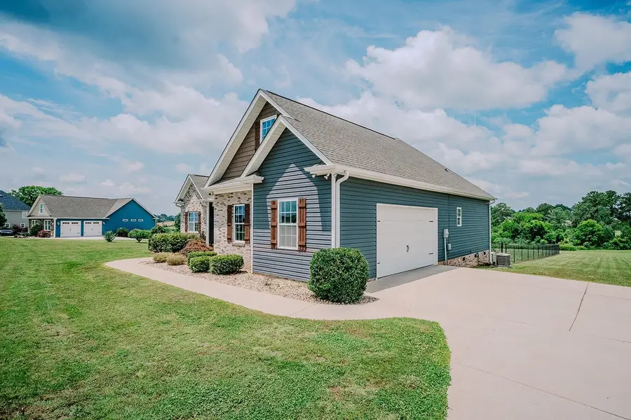 139 N Stallion Drive, Cowpens, SC 29330 - #3