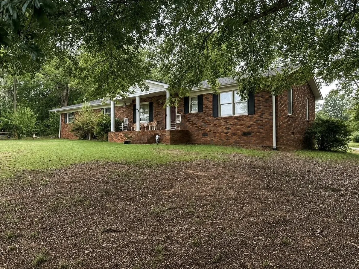 500 W Rutherford Street, Landrum, SC 29356 - #1