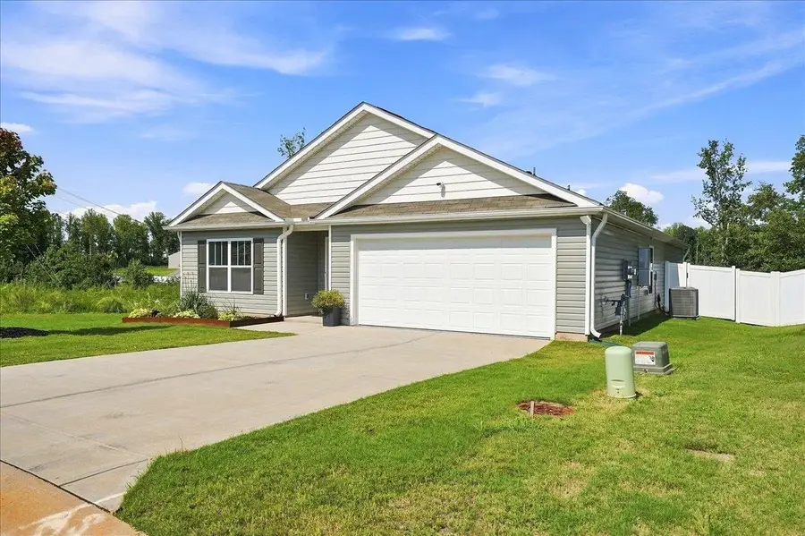 443 Valencia Circle, Wellford, SC 29385 - #2