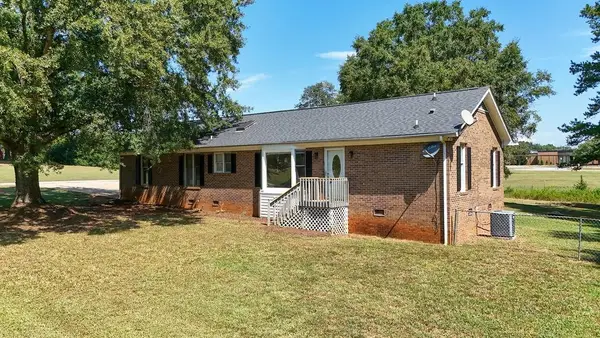 145 Lakeview Dr, Cowpens, SC 29330