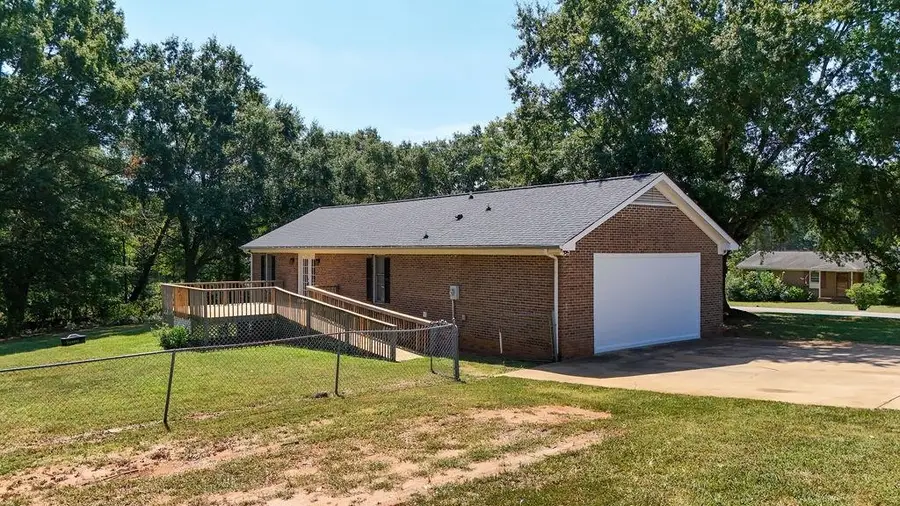 145 Lakeview Dr, Cowpens, SC 29330 - #2