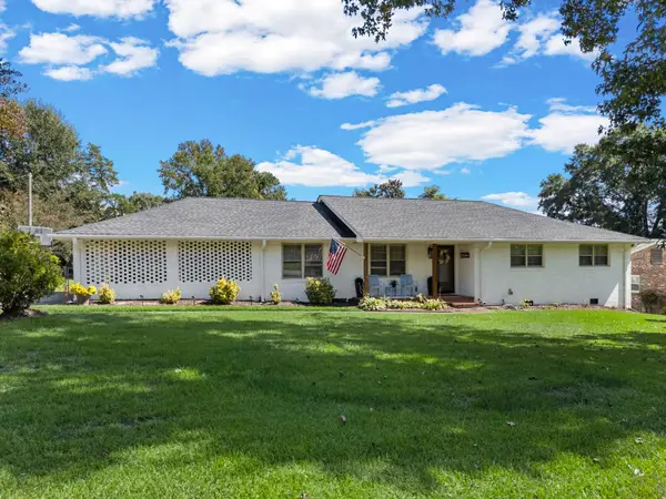 400 Lake Forest Drive, Spartanburg, SC 29307