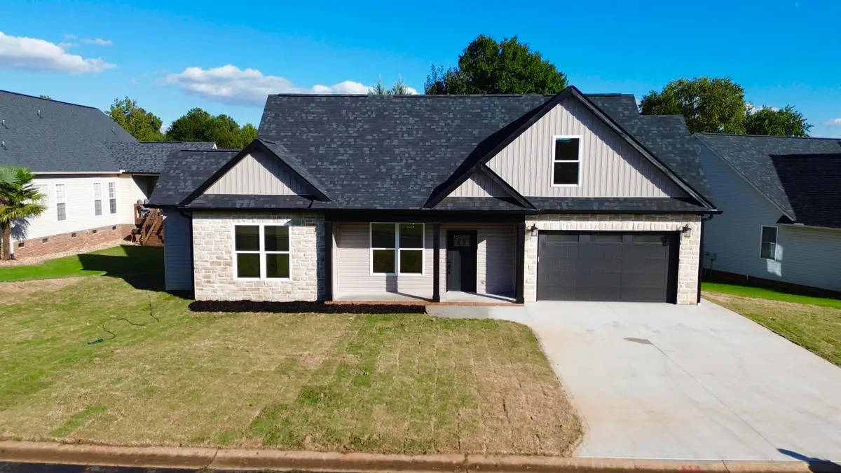 915 Thunder Gulch Dr, Boiling Springs, SC 29316 - #1