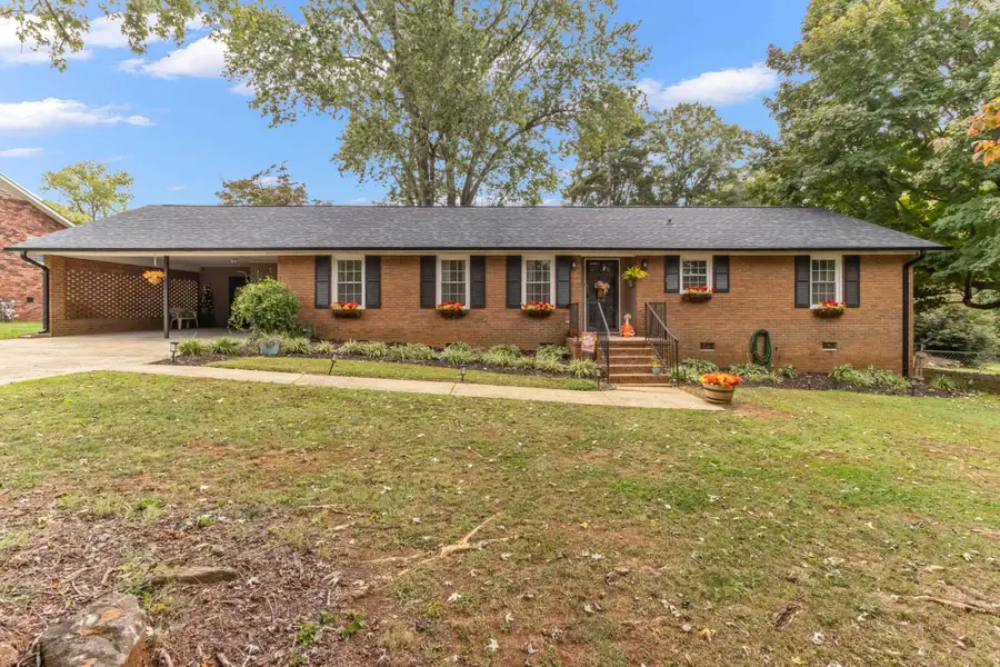 418 Wedgewood Drive, Boiling Springs, SC 29316 - #2