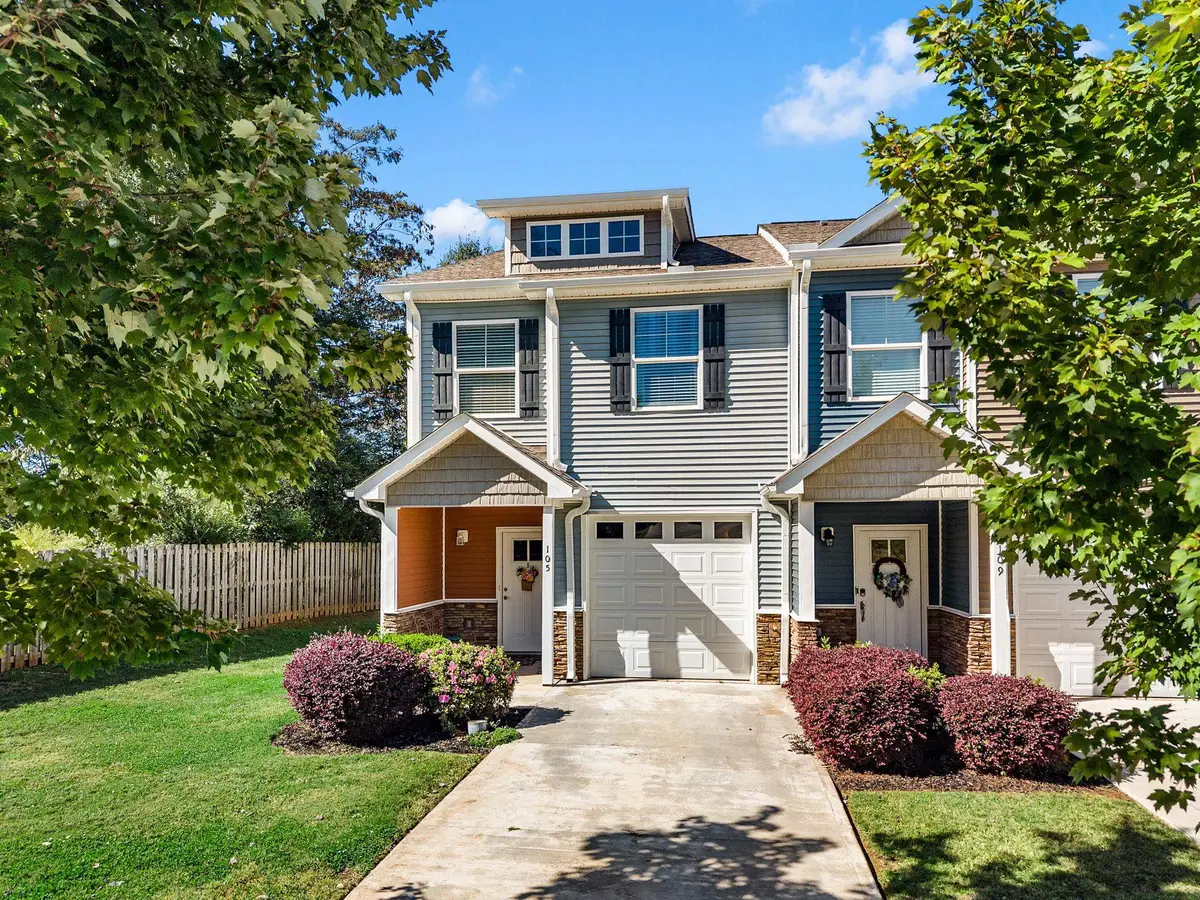 105 Valley Creek Dr, Boiling Springs, SC 29316 - #1