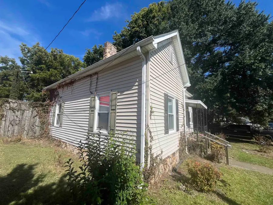 115 N Logan St, Gaffney, SC 29341 - #3