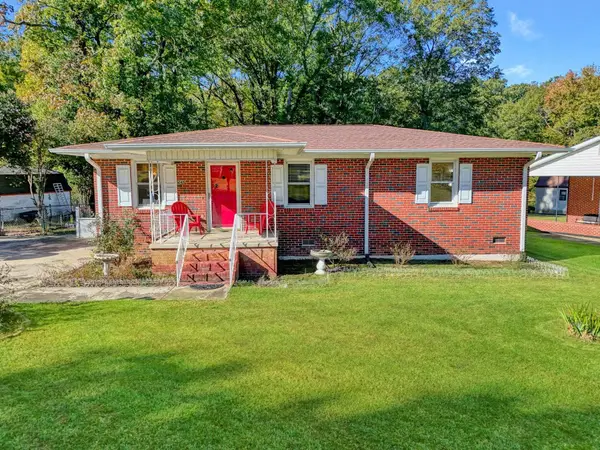 446 Meadowbrook Avenue, Woodruff, SC 29388