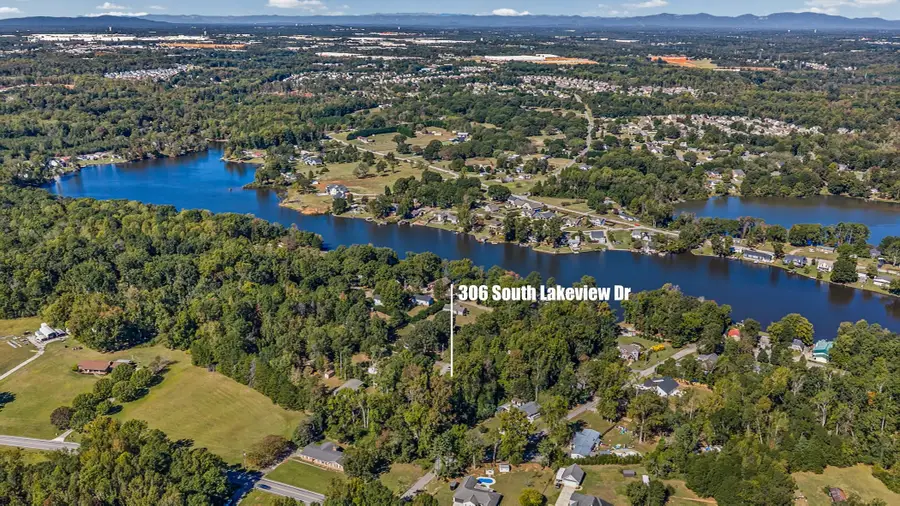 306 S Lakeview Drive, Duncan, SC 29334 - #2
