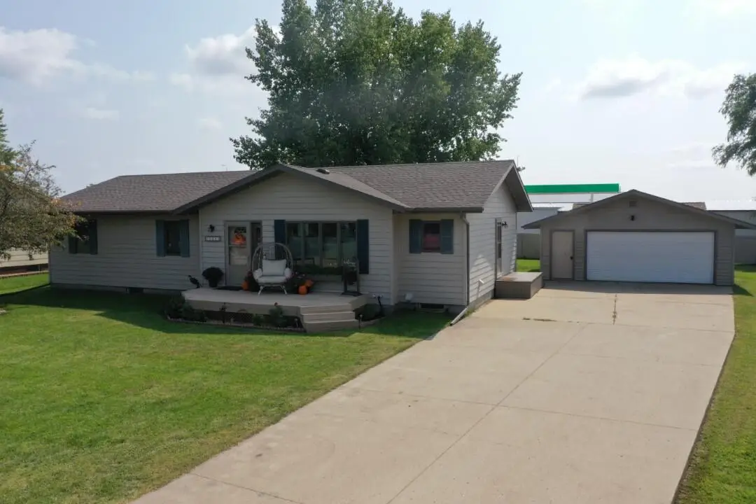 39491 Country Drive, Bath, SD 57427 - #1