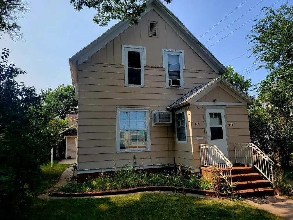 614 S 1st Street, Aberdeen, SD 57401 - #1