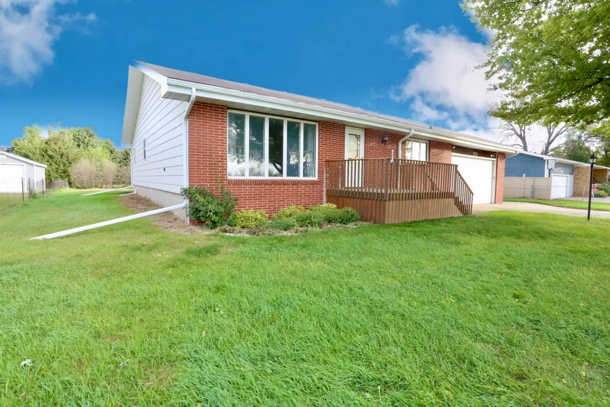 1215 NE 24th Avenue, Aberdeen, SD 57401 - #1