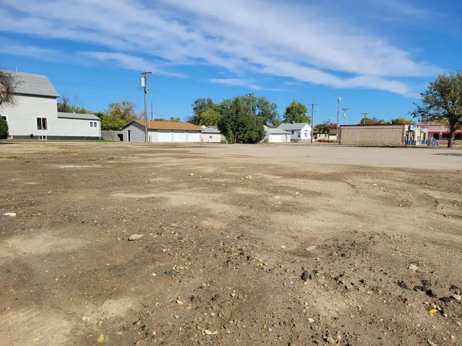 1111A/1115 SE 6th Avenue, Aberdeen, SD 57401 - #2