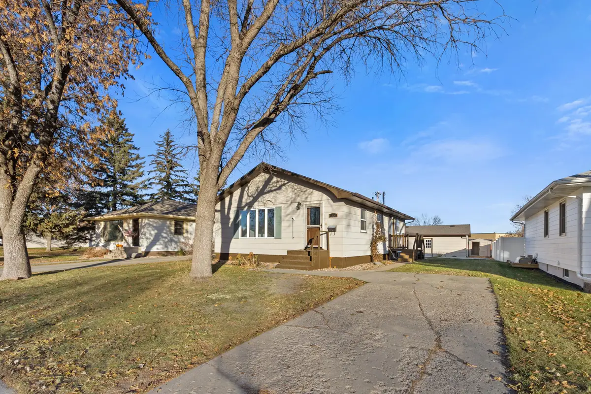 1320 N Penn Street, Aberdeen, SD 57401 - #1