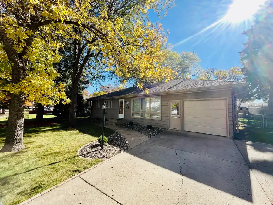 117 Elizabeth Drive, Aberdeen, SD 57401 - #3