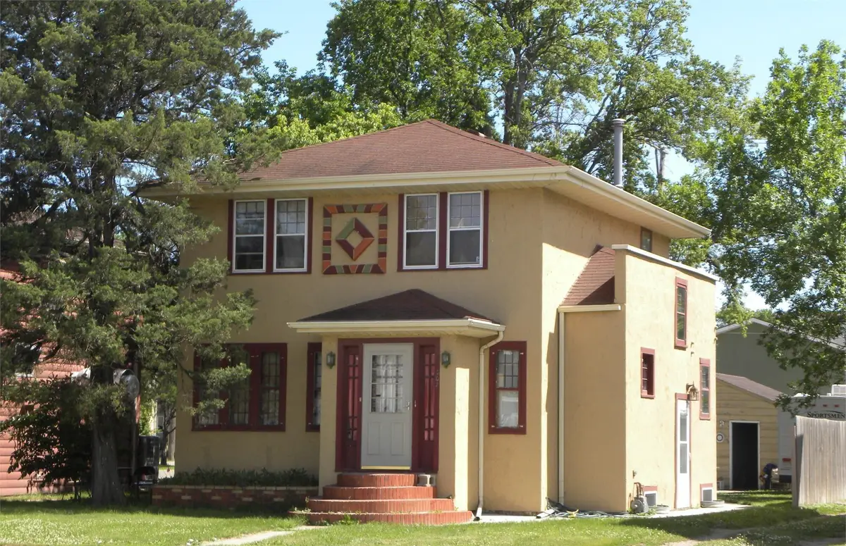 307 SW 6th Avenue, Aberdeen, SD 57401 - #1