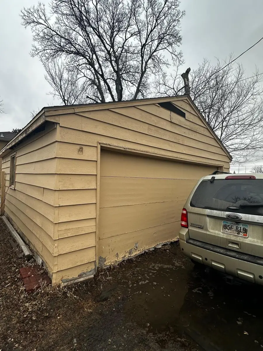 307 SW 6th Avenue, Aberdeen, SD 57401 - #3