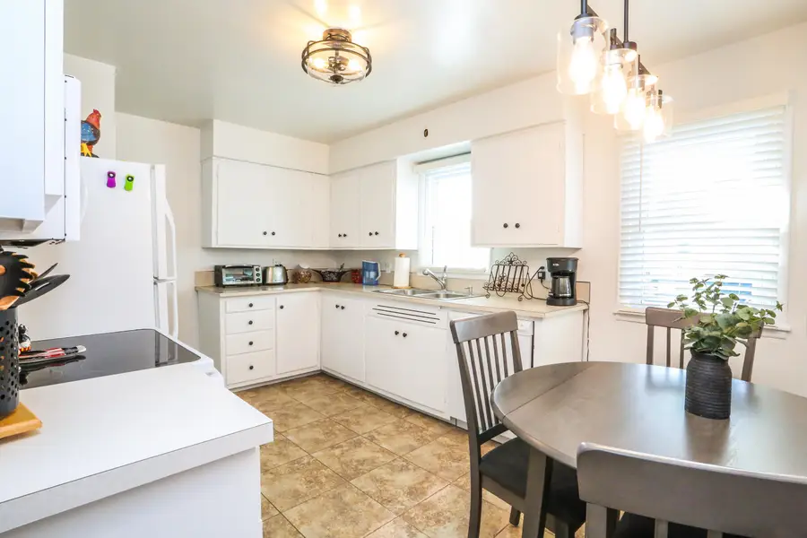 1102 N Penn Street, Aberdeen, SD 57401 - #3